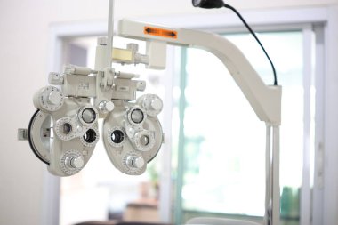 Phoropter göz testi, hastanelerdeki hastalar için göz ölçüm ekipmanı, göz muayenesi Phoropter kırıcı. 