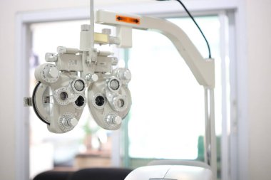 Phoropter göz testi, hastanelerdeki hastalar için göz ölçüm ekipmanı, göz muayenesi Phoropter kırıcı. 
