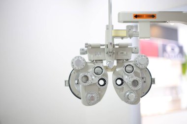 Phoropter göz testi, hastanelerdeki hastalar için göz ölçüm ekipmanı, göz muayenesi Phoropter kırıcı. 