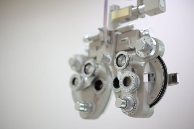 Phoropter göz testi, hastanelerdeki hastalar için göz ölçüm ekipmanı, göz muayenesi Phoropter kırıcı. 