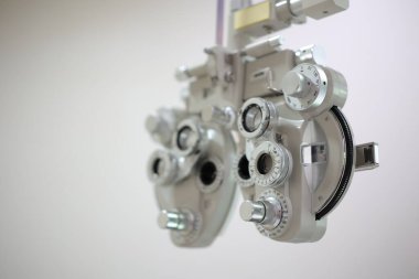Phoropter göz testi, hastanelerdeki hastalar için göz ölçüm ekipmanı, göz muayenesi Phoropter kırıcı. 