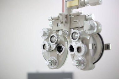 Phoropter göz testi, hastanelerdeki hastalar için göz ölçüm ekipmanı, göz muayenesi Phoropter kırıcı. 