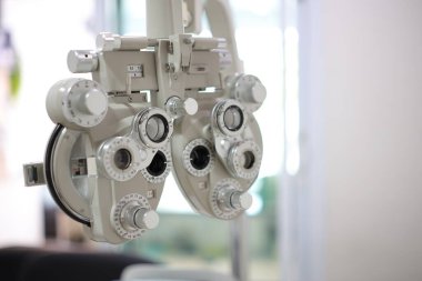 Phoropter göz testi, hastanelerdeki hastalar için göz ölçüm ekipmanı, göz muayenesi Phoropter kırıcı. 