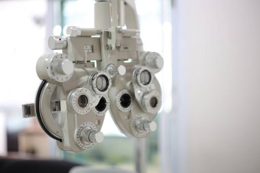 Phoropter göz testi, hastanelerdeki hastalar için göz ölçüm ekipmanı, göz muayenesi Phoropter kırıcı. 