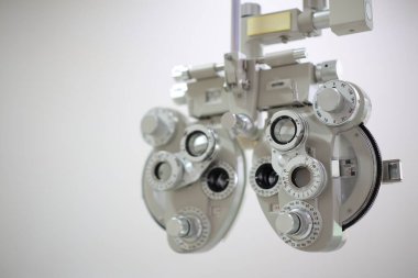 Phoropter göz testi, hastanelerdeki hastalar için göz ölçüm ekipmanı, göz muayenesi Phoropter kırıcı. 