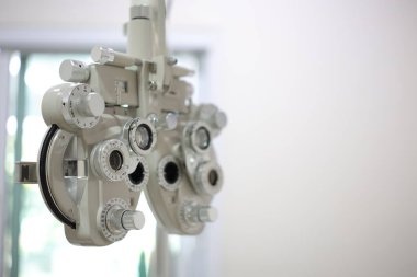 Phoropter göz testi, hastanelerdeki hastalar için göz ölçüm ekipmanı, göz muayenesi Phoropter kırıcı. 