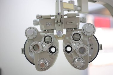 Phoropter göz testi, hastanelerdeki hastalar için göz ölçüm ekipmanı, göz muayenesi Phoropter kırıcı. 