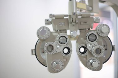 Phoropter göz testi, hastanelerdeki hastalar için göz ölçüm ekipmanı, göz muayenesi Phoropter kırıcı. 