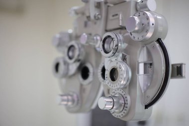 Phoropter göz testi, hastanelerdeki hastalar için göz ölçüm ekipmanı, göz muayenesi Phoropter kırıcı. 