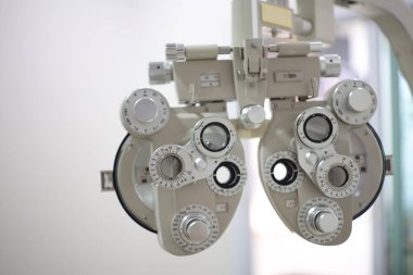 Phoropter göz testi, hastanelerdeki hastalar için göz ölçüm ekipmanı, göz muayenesi Phoropter kırıcı. 