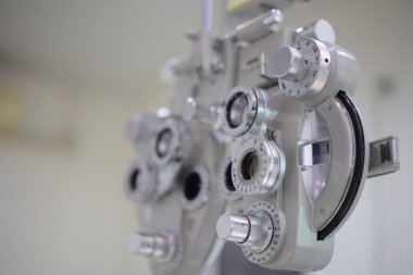Phoropter göz testi, hastanelerdeki hastalar için göz ölçüm ekipmanı, göz muayenesi Phoropter kırıcı. 