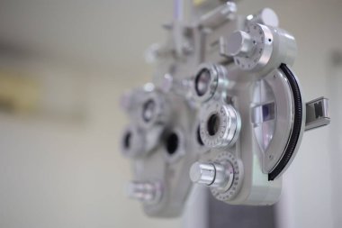 Phoropter göz testi, hastanelerdeki hastalar için göz ölçüm ekipmanı, göz muayenesi Phoropter kırıcı. 
