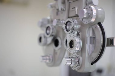 Phoropter göz testi, hastanelerdeki hastalar için göz ölçüm ekipmanı, göz muayenesi Phoropter kırıcı. 