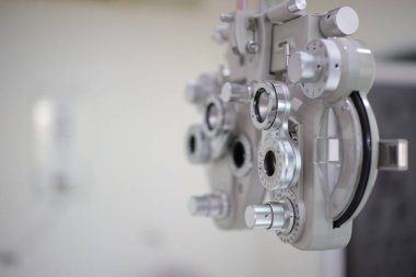 Phoropter göz testi, hastanelerdeki hastalar için göz ölçüm ekipmanı, göz muayenesi Phoropter kırıcı. 
