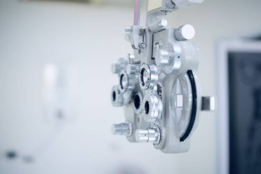 Phoropter göz testi, hastanelerdeki hastalar için göz ölçüm ekipmanı, göz muayenesi Phoropter kırıcı. 
