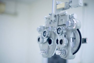 Phoropter göz testi, hastanelerdeki hastalar için göz ölçüm ekipmanı, göz muayenesi Phoropter kırıcı. 