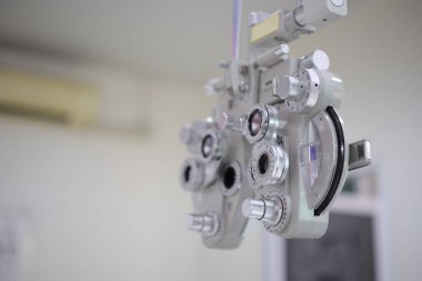 Phoropter göz testi, hastanelerdeki hastalar için göz ölçüm ekipmanı, göz muayenesi Phoropter kırıcı. 