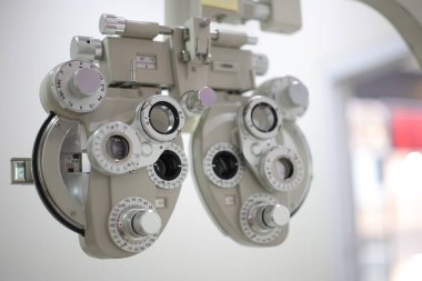 Phoropter göz testi, hastanelerdeki hastalar için göz ölçüm ekipmanı, göz muayenesi Phoropter kırıcı. 