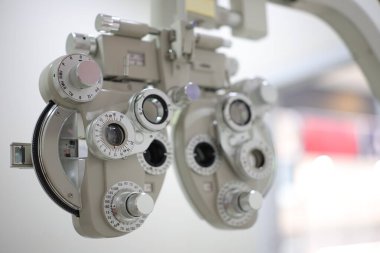 Phoropter göz testi, hastanelerdeki hastalar için göz ölçüm ekipmanı, göz muayenesi Phoropter kırıcı. 