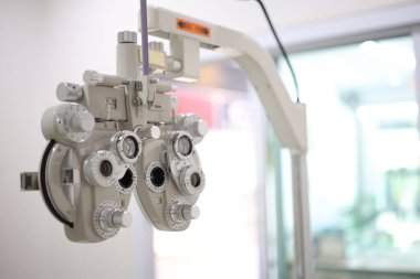 Phoropter göz testi, hastanelerdeki hastalar için göz ölçüm ekipmanı, göz muayenesi Phoropter kırıcı. 