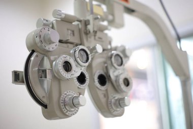 Phoropter göz testi, hastanelerdeki hastalar için göz ölçüm ekipmanı, göz muayenesi Phoropter kırıcı. 