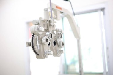 Phoropter göz testi, hastanelerdeki hastalar için göz ölçüm ekipmanı, göz muayenesi Phoropter kırıcı. 