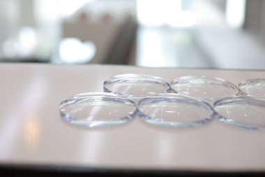 Mercek gözlüğü, gözlük lens, cam gözlük. 