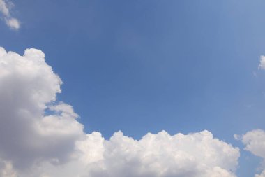 Mavi gökyüzü beyaz bulutlar arkaplan, mavi gökyüzü arkaplan 