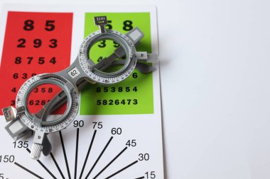 Yüksek miyop görme duyusu için reçeteli gözlüklerin yarısı görme duyusu ölçme aracı arka plan, deneme çerçevesi, göz testi, göz testi, deneme çerçevesi gözlüğü için optometrist deneme çerçevesi