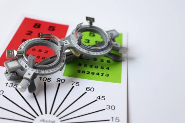 Yüksek miyop görme duyusu için reçeteli gözlüklerin yarısı görme duyusu ölçme aracı arka plan, deneme çerçevesi, göz testi, göz testi, deneme çerçevesi gözlüğü için optometrist deneme çerçevesi
