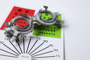 Yüksek miyop görme duyusu için reçeteli gözlüklerin yarısı görme duyusu ölçme aracı arka plan, deneme çerçevesi, göz testi, göz testi, deneme çerçevesi gözlüğü için optometrist deneme çerçevesi