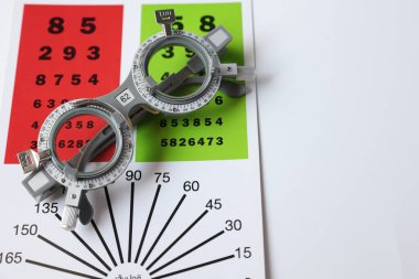 Yüksek miyop görme duyusu için reçeteli gözlüklerin yarısı görme duyusu ölçme aracı arka plan, deneme çerçevesi, göz testi, göz testi, deneme çerçevesi gözlüğü için optometrist deneme çerçevesi