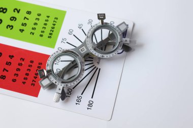 Yüksek miyop görme duyusu için reçeteli gözlüklerin yarısı görme duyusu ölçme aracı arka plan, deneme çerçevesi, göz testi, göz testi, deneme çerçevesi gözlüğü için optometrist deneme çerçevesi