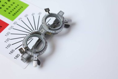 Yüksek miyop görme duyusu için reçeteli gözlüklerin yarısı görme duyusu ölçme aracı arka plan, deneme çerçevesi, göz testi, göz testi, deneme çerçevesi gözlüğü için optometrist deneme çerçevesi