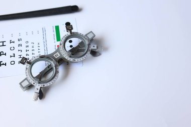Yüksek miyop görme duyusu için reçeteli gözlüklerin yarısı görme duyusu ölçme aracı arka plan, deneme çerçevesi, göz testi, göz testi, deneme çerçevesi gözlüğü için optometrist deneme çerçevesi