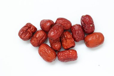 Kurumuş meyve beyaz arka planda izole edilmiş, kurutulmuş meyve suyu beyaz arkaplanda. 