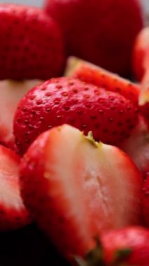 Çilek meyvesi, çileklere yakın çekim. 