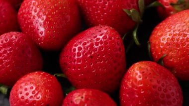 Çilek meyvesi, çileklere yakın çekim. 