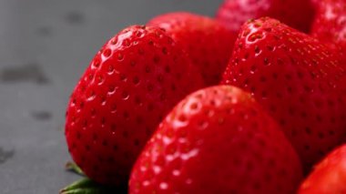 Çilek meyvesi, olgun çilek. 