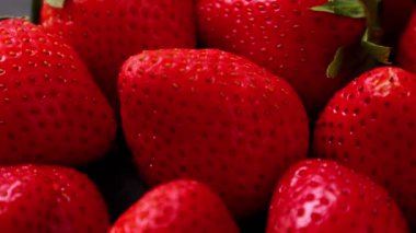 Çilek meyvesi, çileklere yakın çekim. 