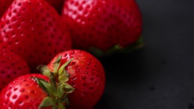 Çilek meyvesi, olgun çilek. 