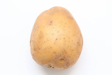 beyaz arkaplanda patates 