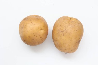 beyaz arkaplanda patates 