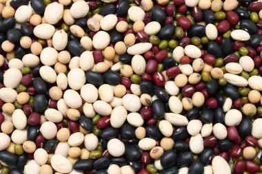 Fasulye manzarası, beyaz arkaplanda fasulye. 