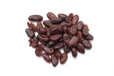 Kahverengi kavrulmuş kakao çekirdeğinden izole edilmiş. 