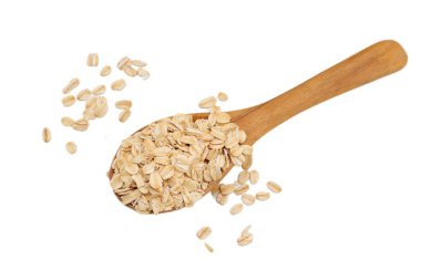 Beyaz arka planda yulaf ezmesi manzarası, yulaf ezmesi kahvaltısı. 