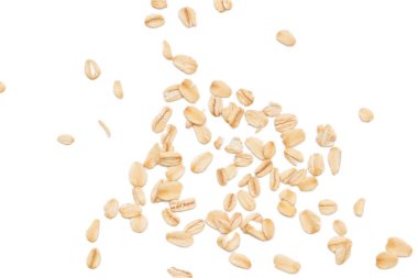 Beyaz arka planda yulaf ezmesi manzarası, yulaf ezmesi kahvaltısı. 