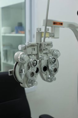 Göz testi için Phoropter, optik mağazada göz kontrolü için lens.