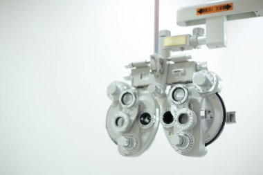 Göz testi için Phoropter, optik mağazada göz kontrolü için lens.