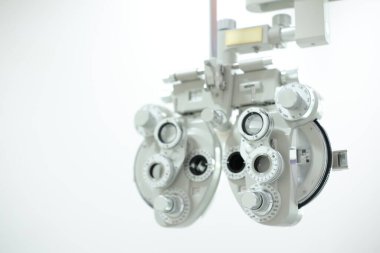 Göz testi için Phoropter, optik mağazada göz kontrolü için lens.